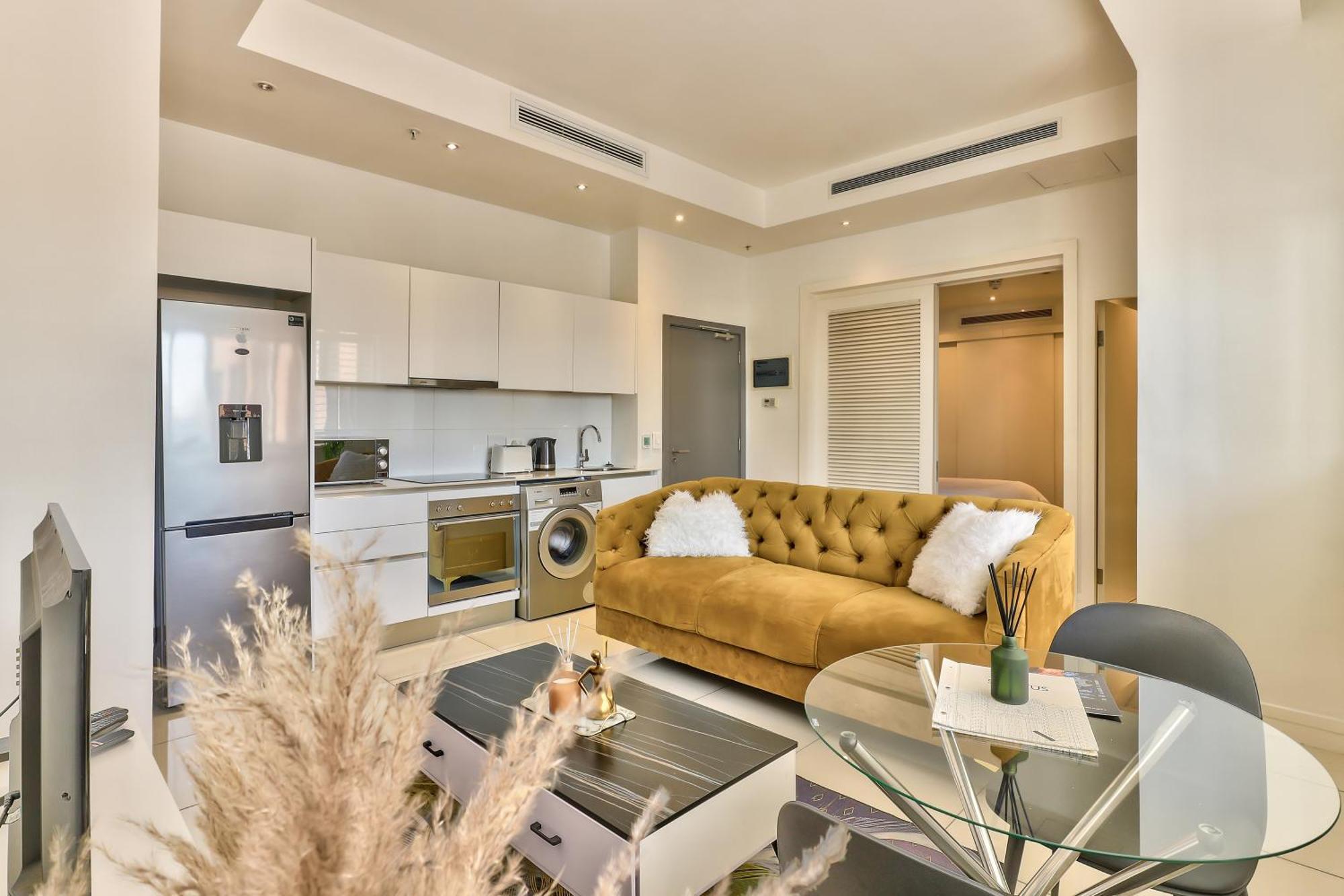 Urban Oasis Suite- Modern Comfort Meets Lux Apartamento