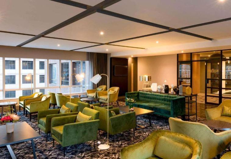 Apartamento Urban Oasis Suite- Modern Comfort Meets Lux