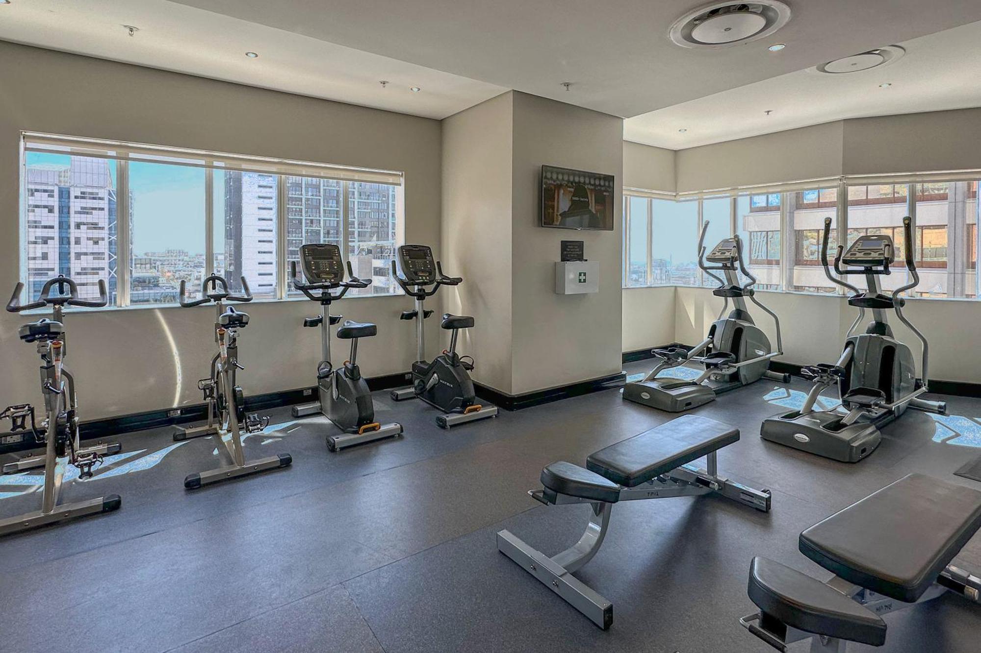 Urban Oasis Suite- Modern Comfort Meets Lux Apartamento