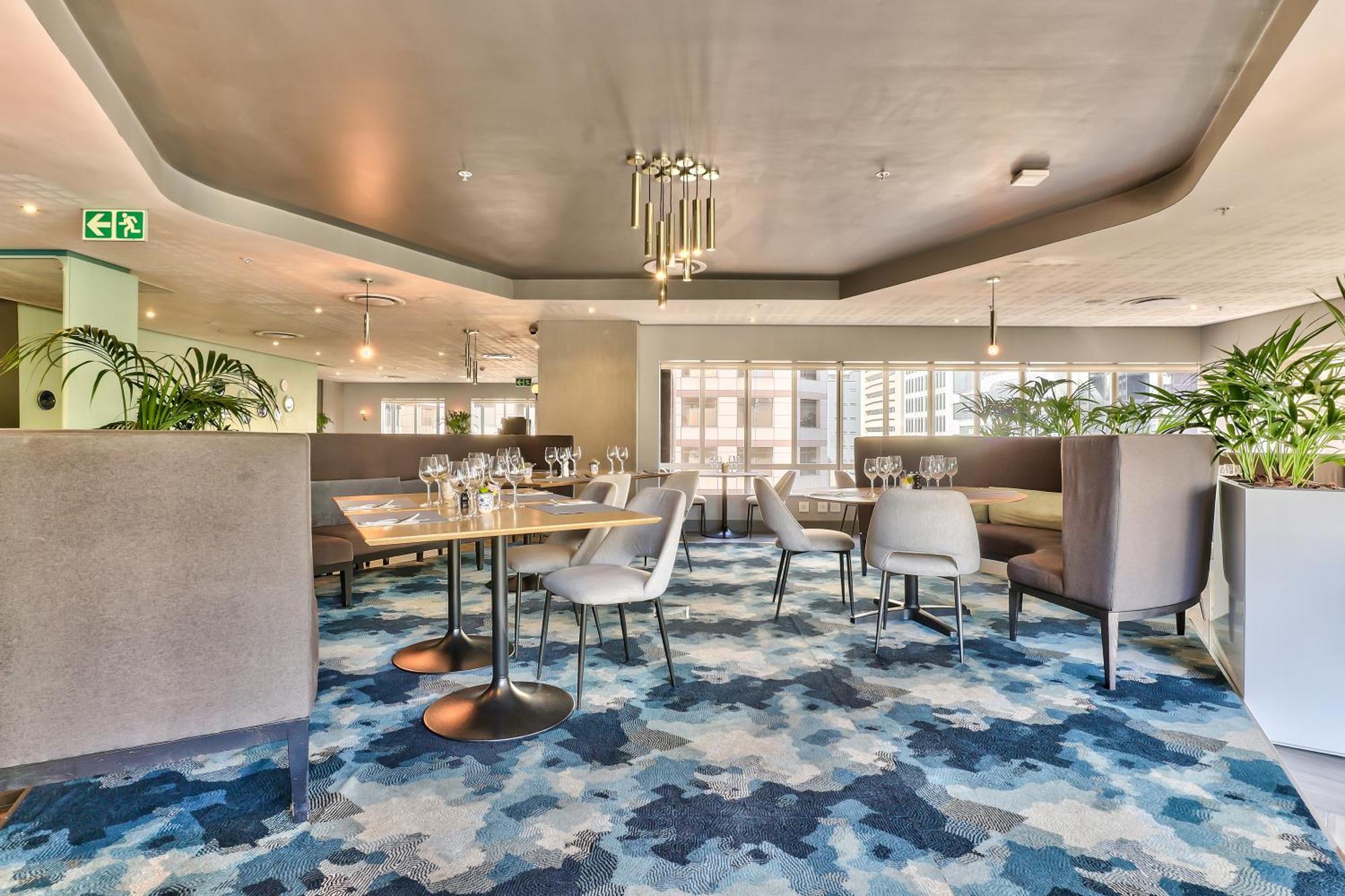 Urban Oasis Suite- Modern Comfort Meets Lux Apartamento